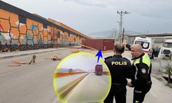 Şiddetli fırtına tırda taşınan konteyneri uçurdu