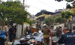 Ev eşyası yüklü pikap alevlere teslim oldu