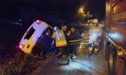 Şarampole devrilen otomobilin sürücüsü yaralandı