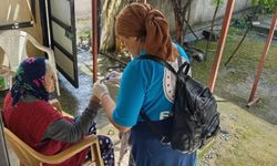 Erzin’de yaşlı vatandaşların evinde vefa temizliği gerçekleştiriliyor