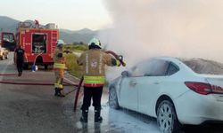Seyir halindeki otomobil alevlere teslim oldu