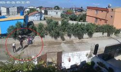 Motosikletle tek teker yapan gençlerin duvara çarptı