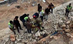 Kayalıklardan düşen işçi yaralandı