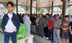 Yola kaçan topunu yakalamak isterken pikabın çarptığı Umut son yolculuğuna uğurlandı