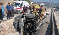 Otomobil refüje çarptı: 1’i ağır 3 yaralı
