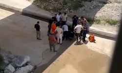 Bisikletiyle köprüden uçan çocuk 7 metreden yere çakıldı