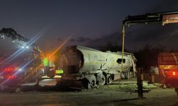 Yakıt yüklü tanker devrildi