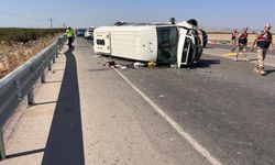 Tarım işçilerini taşıyan minibüs devrildi: 1’i ağır 5 yaralı