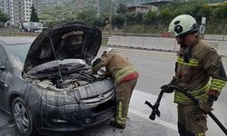 İskenderun’da araç yangını paniğe neden oldu