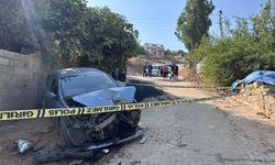 Yokuş aşağı inen otomobil iş makinesine çarptı: 1 ölü