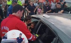 Araçta kilitli kalan çocuk camın kırılmasıyla kurtarıldı