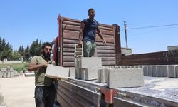Kavurucu sıcakta günde 2 bin 500 briket üretip 5 kamyona yüklüyorlar