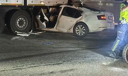 Yolcu otobüsü makaslayan tıra çarptı: 1 ölü, 5 yaralı