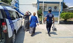 Trafik ışıklarındaki dilenciler, zabıtayla karşılaşınca arkalarına bakmadan kaçtılar