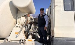 Kumrunun yuva yaptığı beton mikserini, dağılmasın diye 1 aydır çalıştırmıyorlar