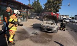 Belen’de otomobilin motorundan alev yükseldi