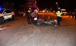 Motosikletler kafa kafaya çarpıştı