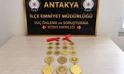 Yola bulduğu altın dolu keseyi alan kadın yakalandı