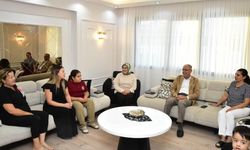 Başkan Yapar, evlerine kavuşan depremzede ailelerle bir araya geldi