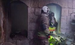 Antakya’da metruk binada yangın çıktı