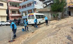 Şiddetli yağış sonrası Antakya’da temizlik ekipleri sahaya çıktı