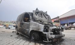 Seyir halindeyken alevlere teslim olan araç yanarak kullanılmaz hale geldi