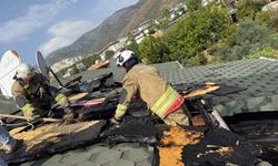 Antakya’da müstakil evin çatısında yangın çıktı