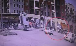 Kamyonun kör noktasına gelen motosiklet sürücüsünün ezilerek can verdi