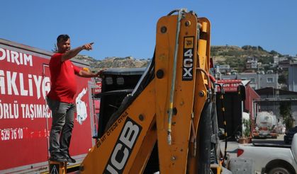 Kumru yuvası bozulmasın diye 17 gündür kepçesine kontak vurmadı