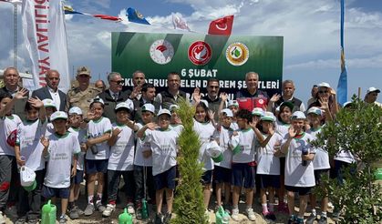 Deprem şehitleri için binlerce fidan toprakla buluştu