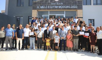 Hatay’da LGS ve YKS’de başarı elde eden öğrenciler depremzede vatandaşları gururlandırdılar