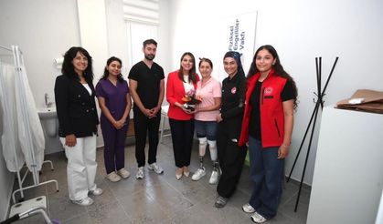 Esra Masatlı, Engelli Sosyal Girişimcilik Merkezi’nde tedavi olan vatandaşlarla bir araya geldi