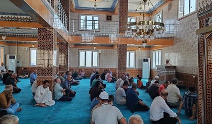 Depremde yıkılan cami dualarla yeniden ibadete açıldı