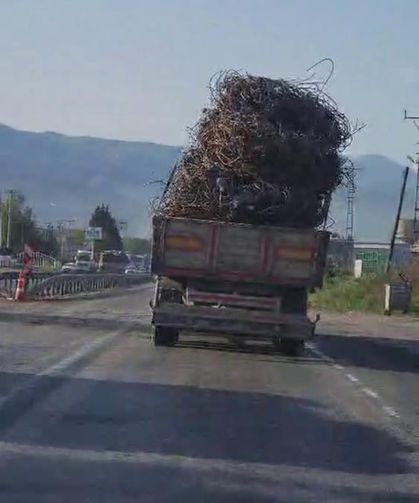 Yürekleri ağza getiren hurda yüklü tırın sürücüsüne ceza