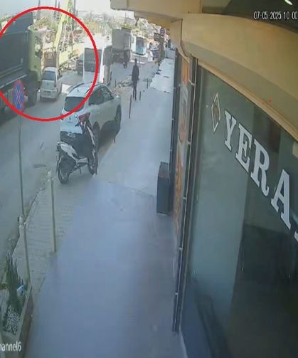Otomobili oyuncak araba gibi önünde sürükledi, arkasına bakmadan gitti