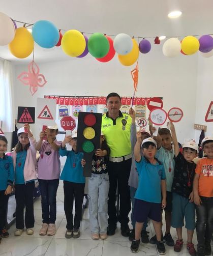 İlkokul öğrencilerine trafik eğitimi verildi