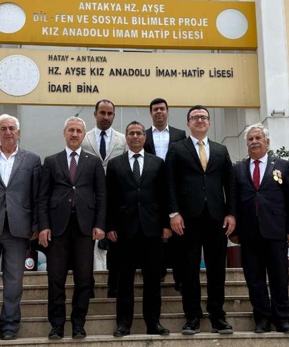 Rektör Eren İmam Hatipli Kız Öğrencilerin Düzenlediği Bilim Fuarına Katıldı