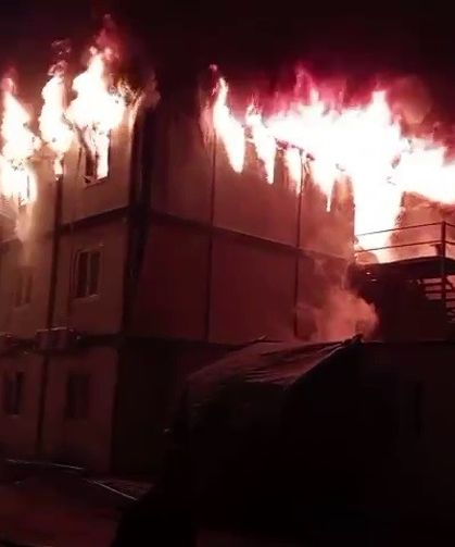 İşçilerin kaldığı konteyner alevlere teslim oldu