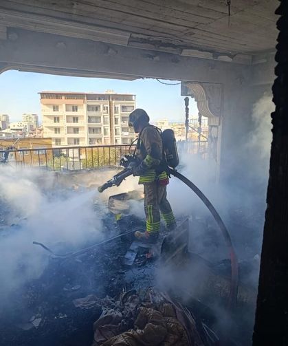 Alevlere teslim olan evinden çıkmak isteyen şahıs yaralandı