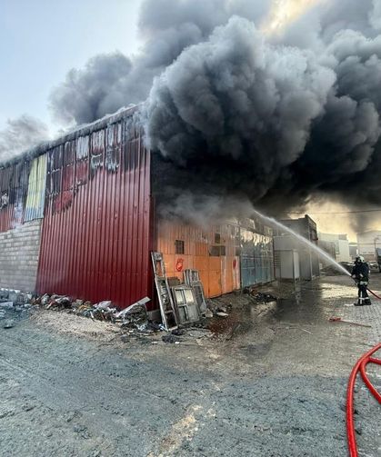 Yıllarca verdiği emekler alev alev yanan esnaf, 'ciğerimiz yandı' diyerek duygularını dile getirdi