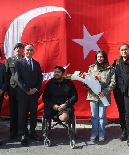 Depremzede Beliz, 3 yıldır sakladığı emanetin sahibiyle bir araya geldi