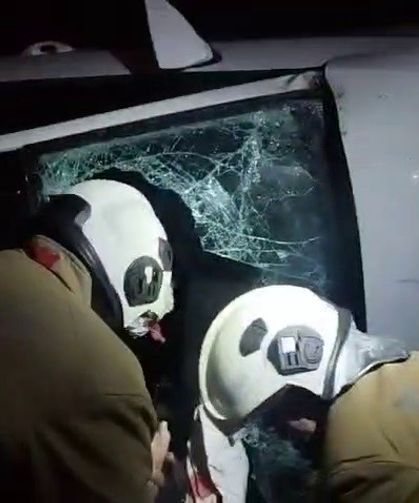 Takla atarak tarlaya uçan otomobilin sürücüsü yaralandı