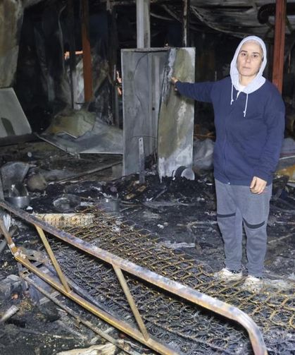 Depremde evleri yıkılan aile yangınla birlikte ikinci kez yuvasız kaldı