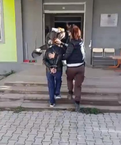Evlerden 2 milyon 300 bin TL'lik altın çalan 2 kadın tutuklandı
