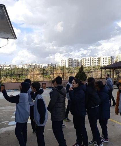 Antakya Belediyesi’nden soğuk kış gününde öğrencilere çorba ikramı