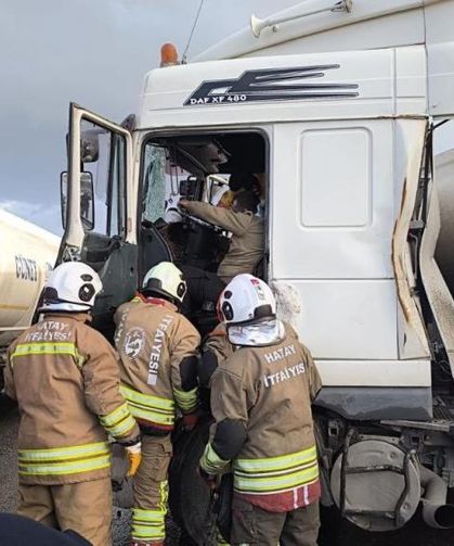 Dörtyol’da tırla çarpışan tankerin sürücüsü yaralandı