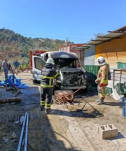 Arsuz’da minibüs yangını