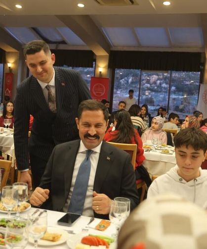 Asrın felaketinde öksüz ve yetim kalan çocuklar iftar sofrasında bir araya geldi