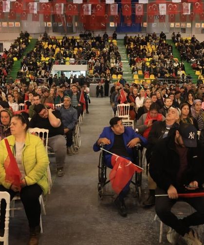 Ev hayaliyle kura çekim törenine gelen vatandaşlar heyecan dolu anlar yaşadılar