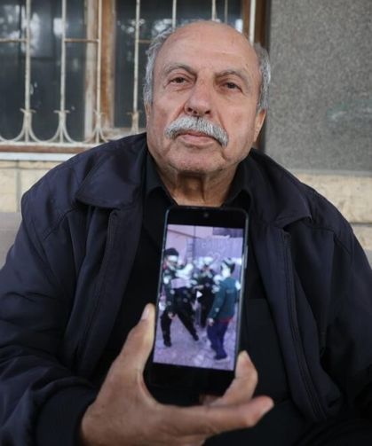 'Dua etsinler yeter' diyen yaşlı adam emekli maaşını mahalleliye dağıtıyor